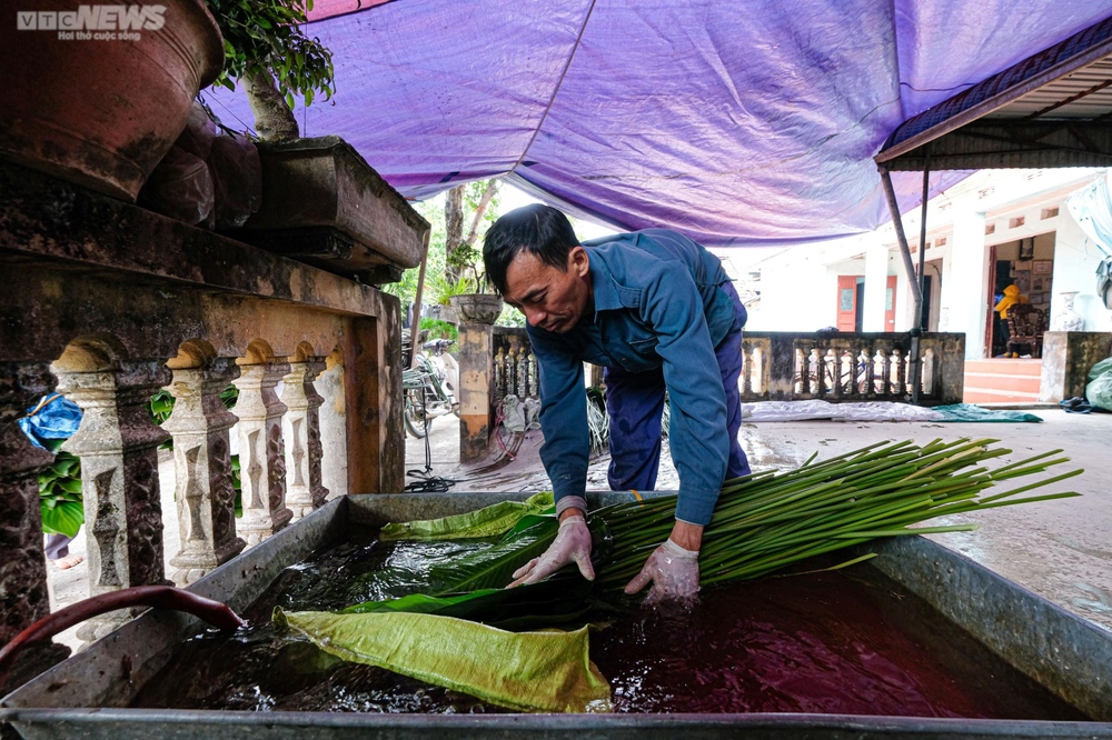 Thủ phủ lá dong ở Hà Nội tất bật vào vụ Tết Nguyên đán 2023 - Ảnh 14.