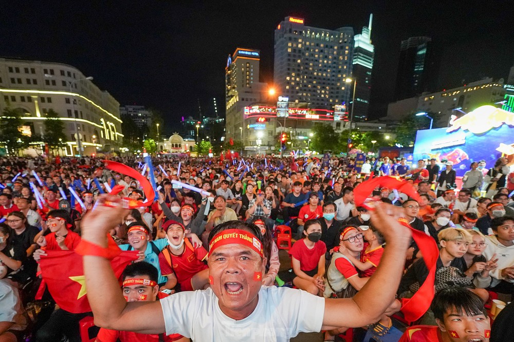 Màn hình ‘khủng’ trên đường Lê Duẩn sẵn sàng phục vụ người dân xem chung kết AFF Cup 2022 - Ảnh 12.