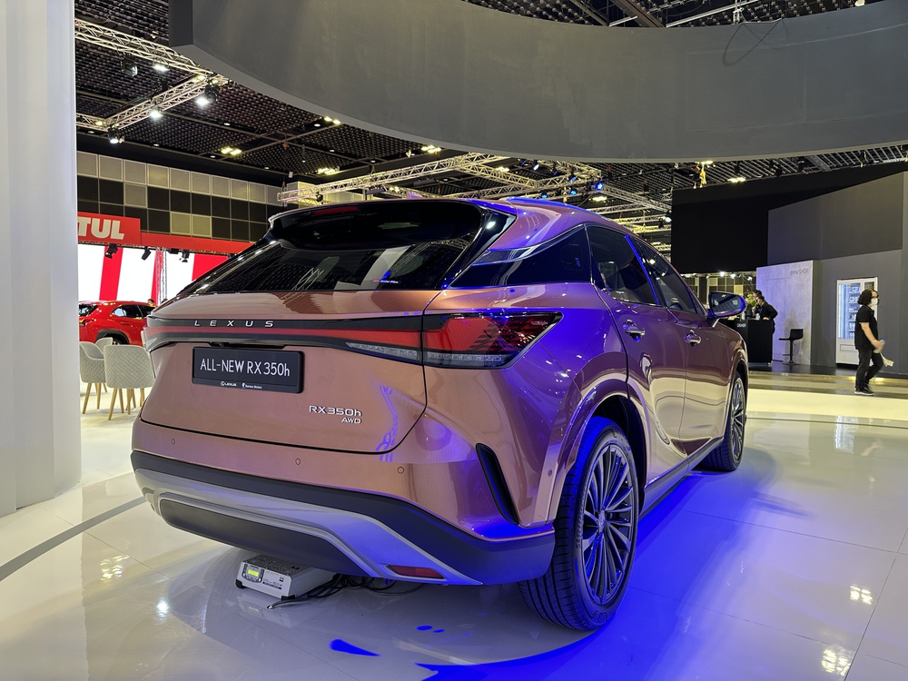Xem trước Lexus RX 2023 tại Singapore: Về Việt Nam năm nay với giá dự kiến từ 3,4 tỷ đồng - Ảnh 4.