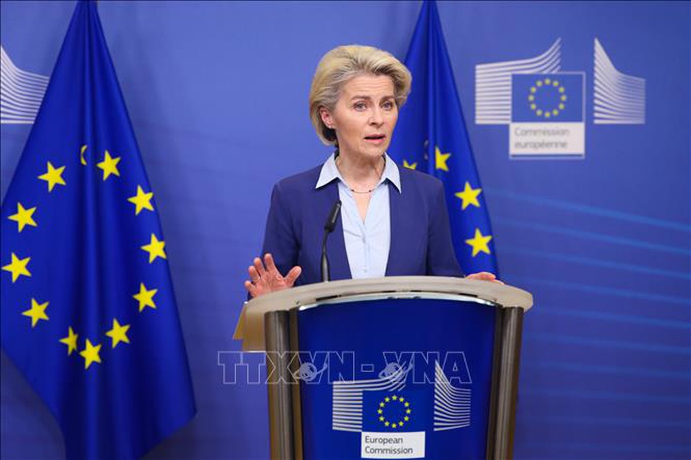 EU sắp giải ngân gói hỗ trợ 18 tỷ euro cho Ukraine - Ảnh 1.