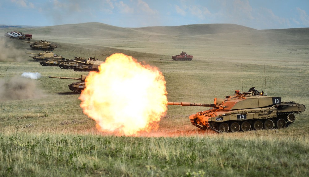 Quốc gia phương Tây đầu tiên cung cấp xe tăng chiến đấu chủ lực cho Ukraine - Ảnh 2.