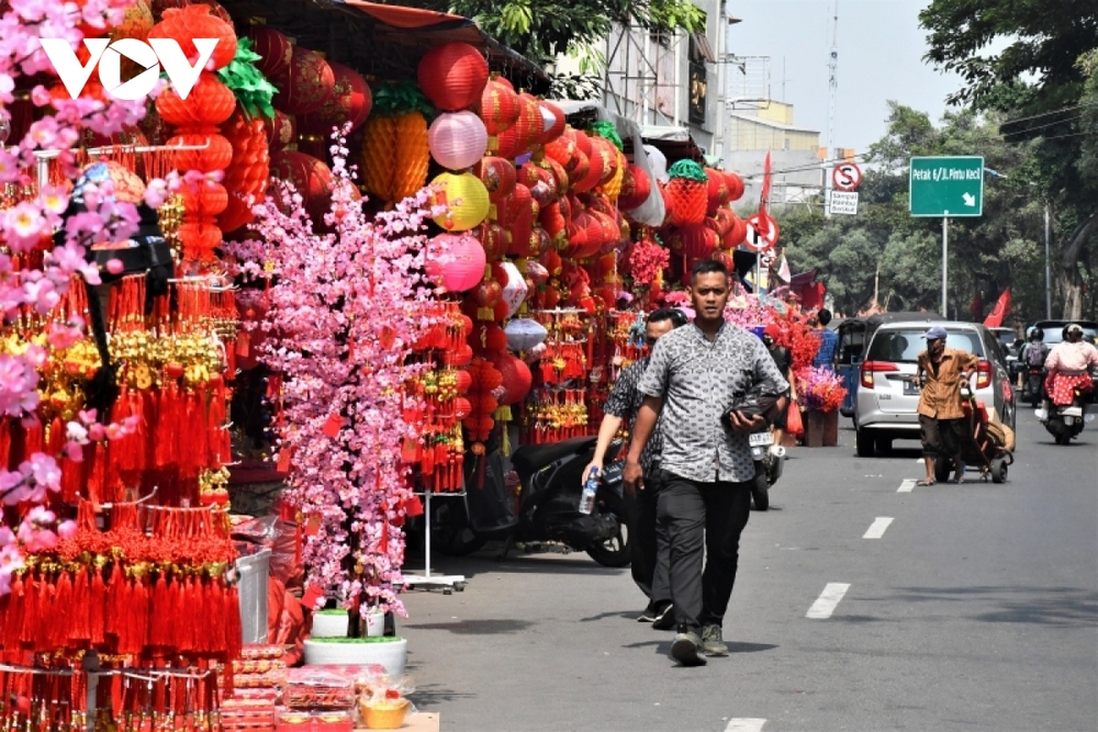 Rộn rã chợ Tết nguyên đán 2023 tại Indonesia - Ảnh 2.