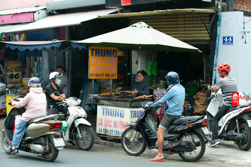 Thức thời mùa Tết: Bán cá lóc nướng kiếm hơn chục triệu một ngày, 2 ngày đặc biệt của dịp Tết thu nhập tăng gấp mười! - Ảnh 7.