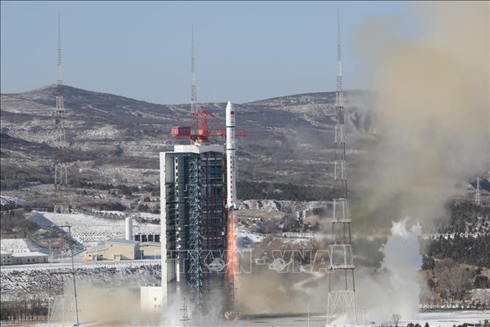 Trung Quốc phóng 14 vệ tinh mới vào quỹ đạo - Ảnh 1.