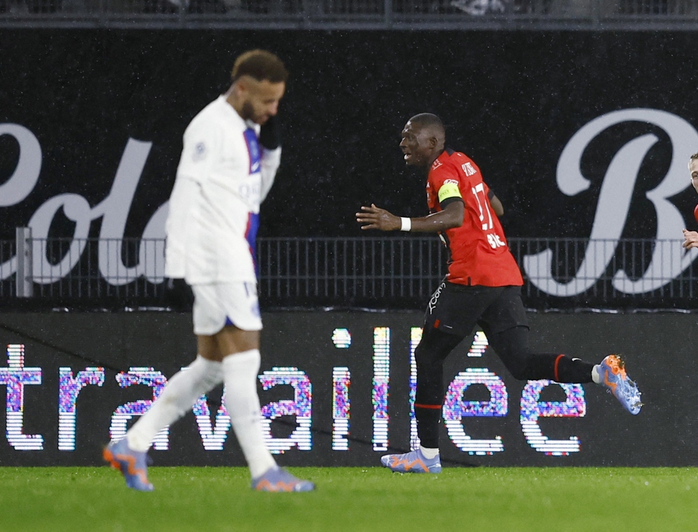 Messi - Neymar - Mbappe im hơi lặng tiếng, PSG gục ngã trước Rennes - Ảnh 8.