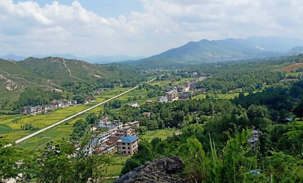 Đệ nhất làng phong thủy Trung Quốc: Đào tạo ra vô số kỳ tài, người dân làm nghề xem phong thủy có thu nhập khủng bất ngờ - Ảnh 3.