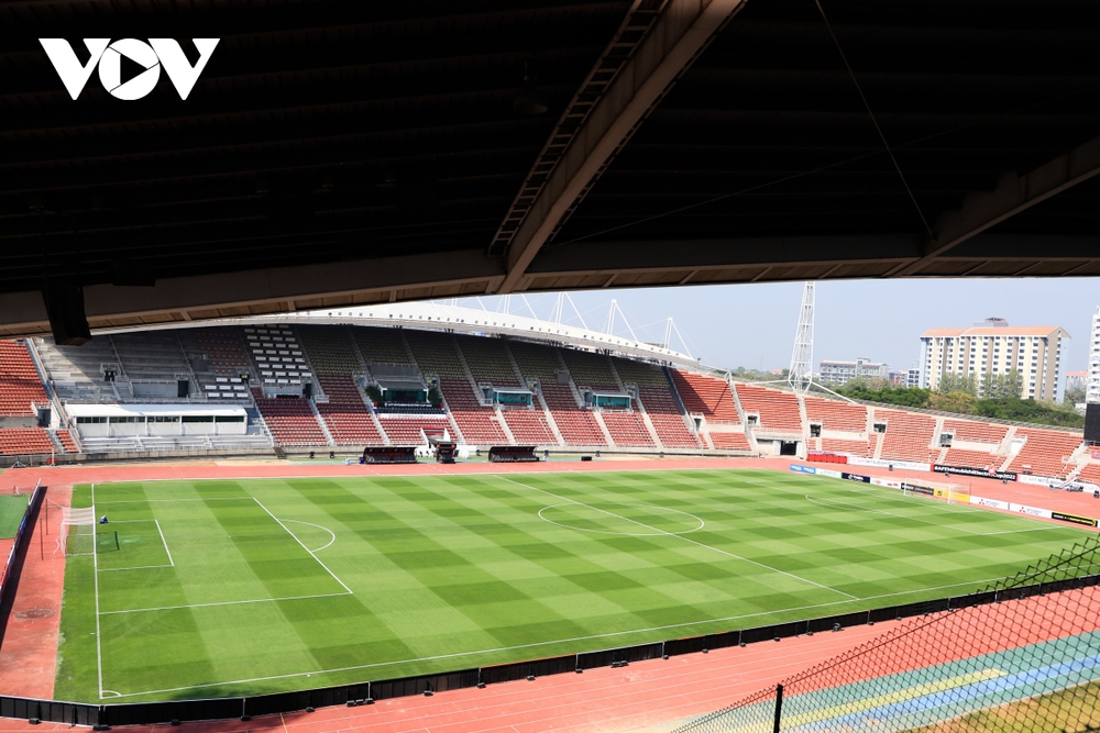 Sân đấu chung kết lượt về AFF Cup 2022: Mặt cỏ xanh mượt nhưng ghế ngồi xuống cấp - Ảnh 3.