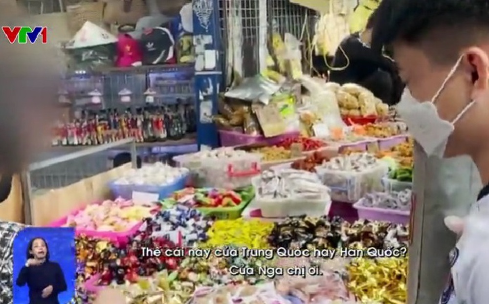 Thị trường bánh kẹo Tết: Tràn lan hàng ngoại không nhãn mác