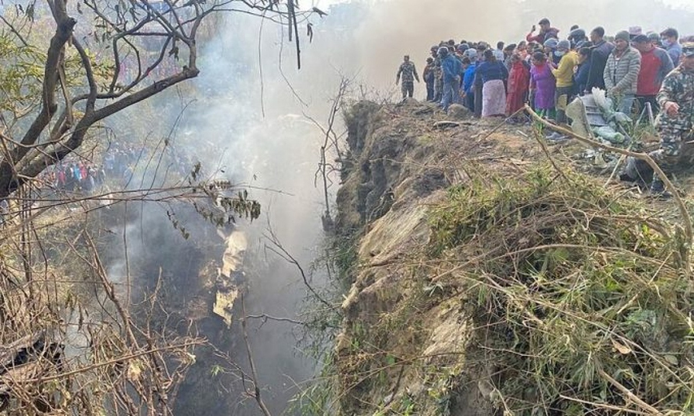 Nhân chứng bàng hoàng kể lại giờ phút cuối của máy bay gặp nạn ở Nepal - Ảnh 1.