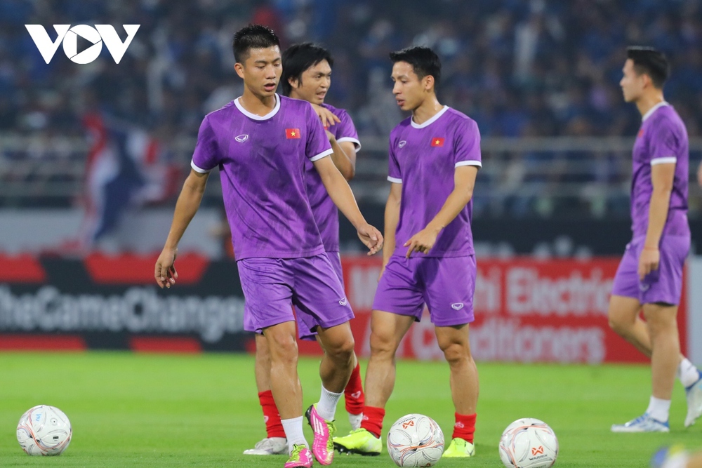 TRỰC TIẾP Thái Lan 0 - 0 ĐT Việt Nam: Quang Hải dự bị, Tuấn Anh đá chính - Ảnh 1.