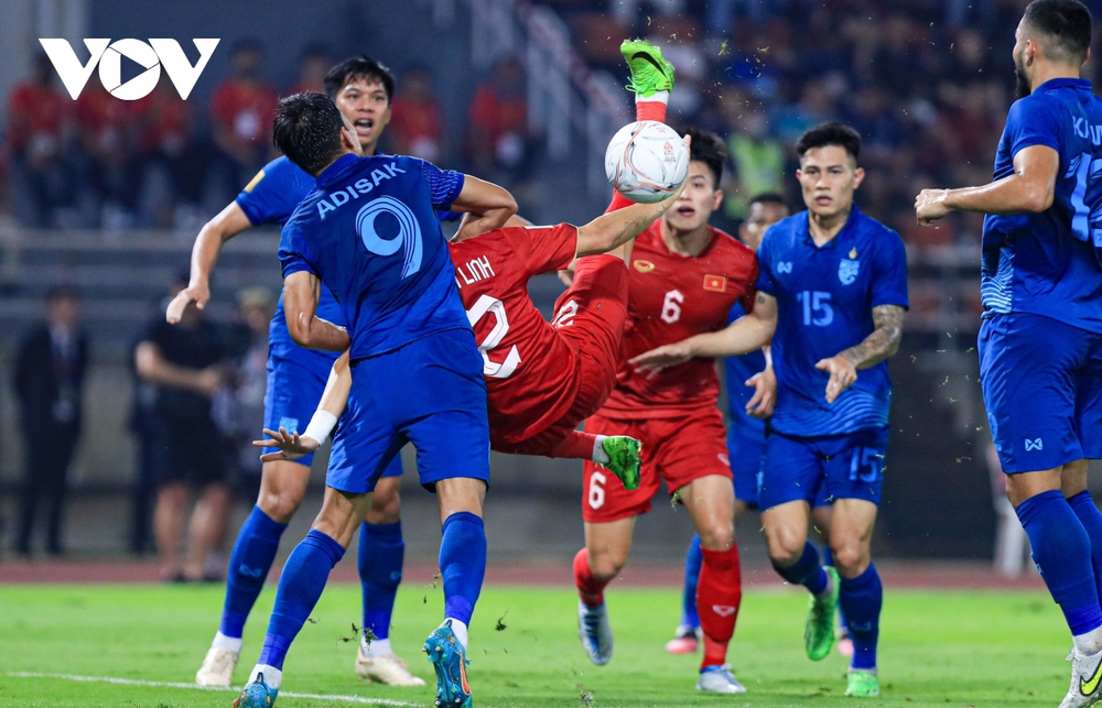 TRỰC TIẾP Thái Lan 1 - 0 ĐT Việt Nam: Siêu phẩm mở tỷ số - Ảnh 1.