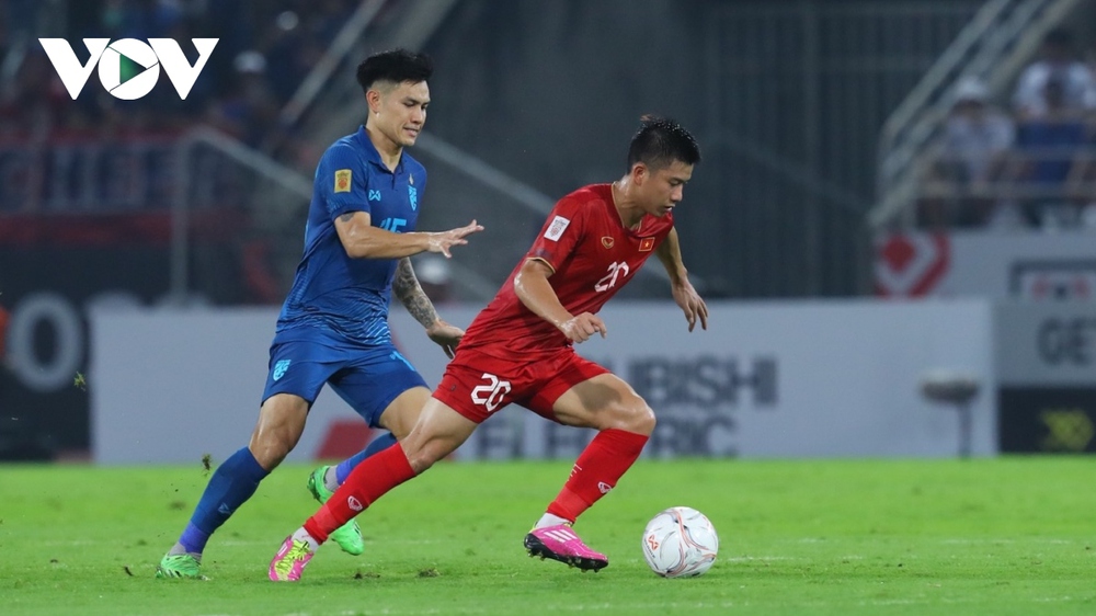 TRỰC TIẾP Thái Lan 1 - 0 ĐT Việt Nam: Siêu phẩm mở tỷ số - Ảnh 1.