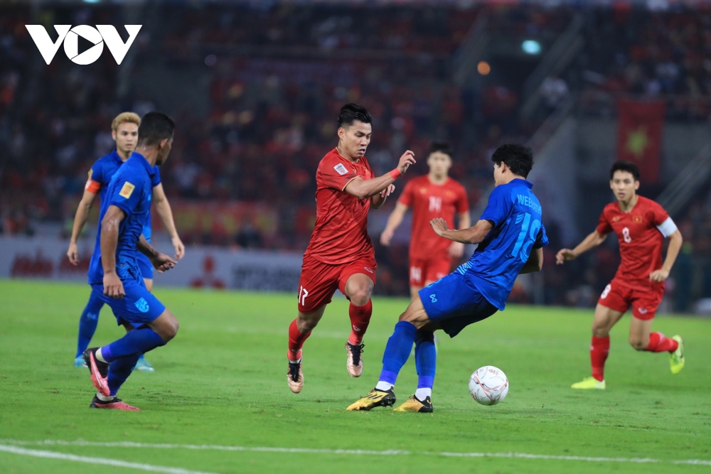 TRỰC TIẾP Thái Lan 1 - 0 ĐT Việt Nam: Thầy Park chơi tất tay - Ảnh 1.