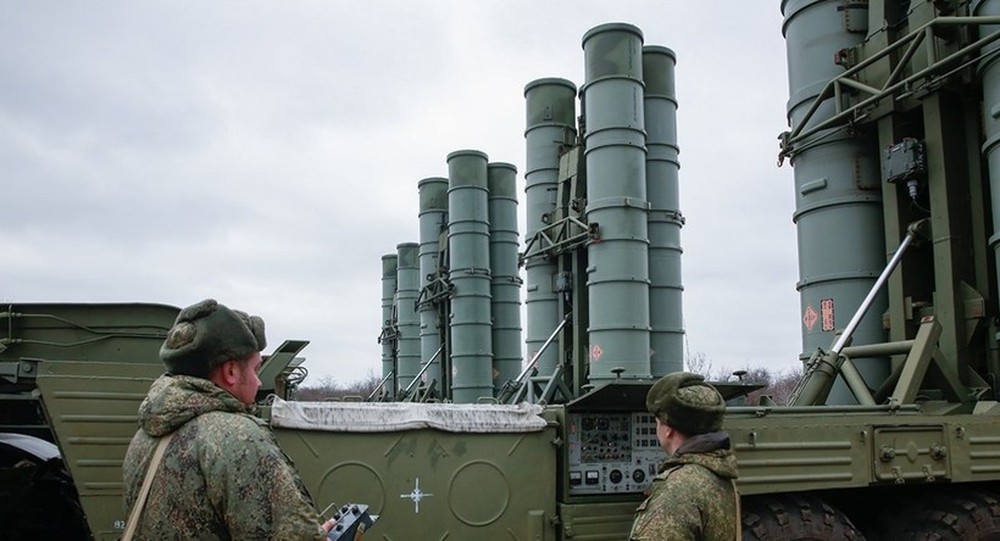 Moscow bắt đầu sử dụng tên lửa S-400 để tấn công Kyiv? - Ảnh 1.