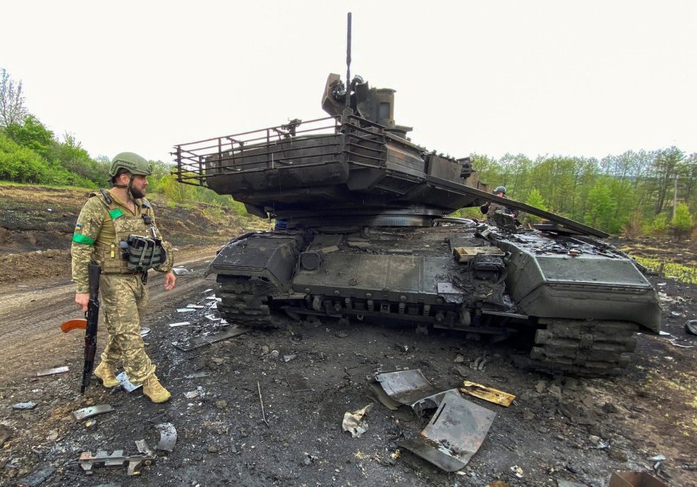Nga mất xe tăng T-90M Proryv độc nhất vô nhị bởi phát đạn AT-4 rẻ tiền? - Ảnh 1.