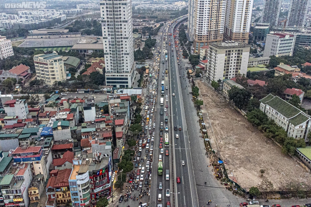 Người dân rời Hà Nội về quê đón Tết, cửa ngõ kẹt cứng - Ảnh 18.