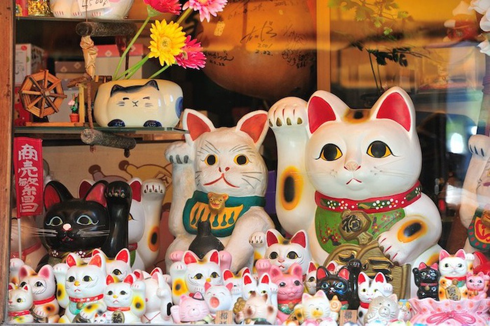 Câu chuyện thú vị về nguồn gốc ra đời tượng mèo Maneki-neko may mắn nổi tiếng của Nhật Bản - Ảnh 10.