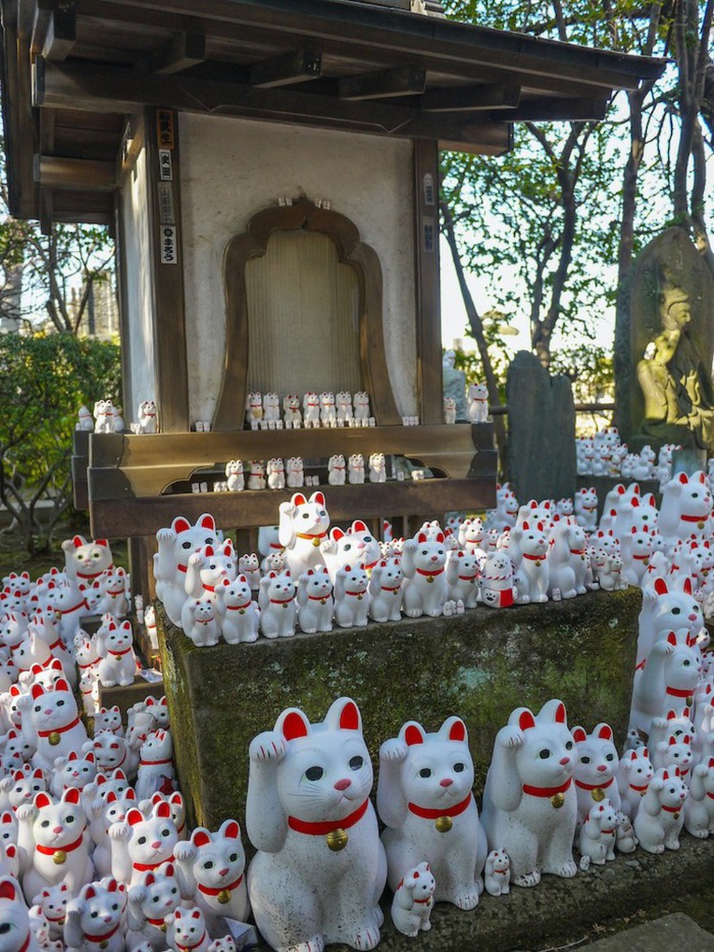 Câu chuyện thú vị về nguồn gốc ra đời tượng mèo Maneki-neko may mắn nổi tiếng của Nhật Bản - Ảnh 9.
