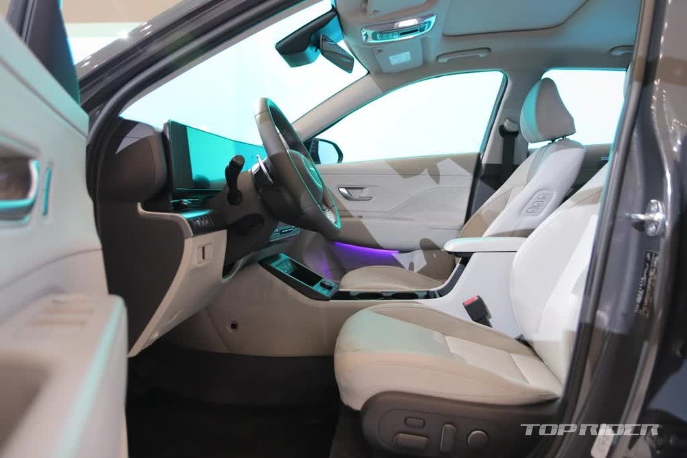 Chi tiết Hyundai Kona 2024 ngoài đời thực: Giá quy đổi từ 470 triệu đồng, khó chê thiết kế, có trang bị như xe sang - Ảnh 12.