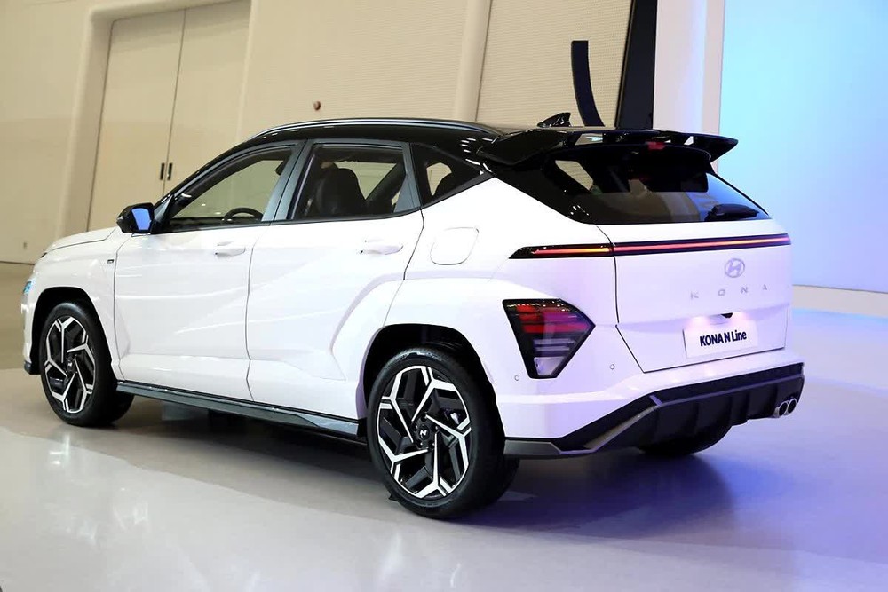 Chi tiết Hyundai Kona 2024 ngoài đời thực: Giá quy đổi từ 470 triệu đồng, khó chê thiết kế, có trang bị như xe sang - Ảnh 7.