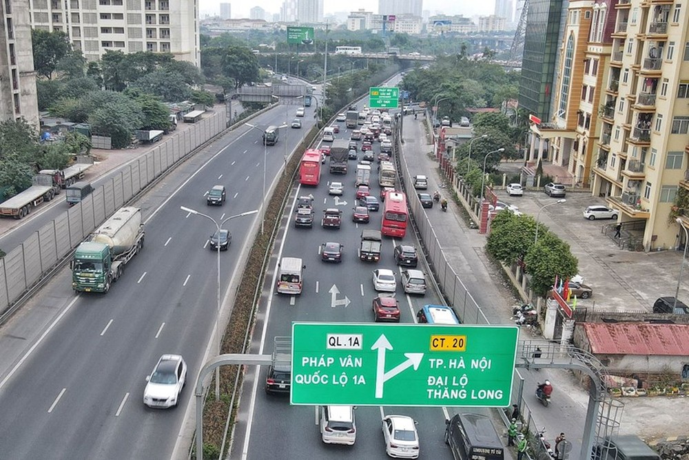 Người dân trở lại Thủ đô sau kỳ nghỉ lễ, giao thông Hà Nội ùn ứ - Ảnh 6.