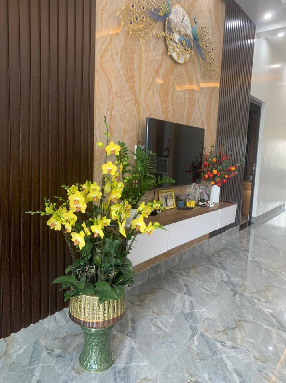 Năm đầu kết hôn, người đàn ông quyết biếu bố mẹ mỗi bên 500 triệu ăn Tết không cần bàn trước khiến vợ bất ngờ