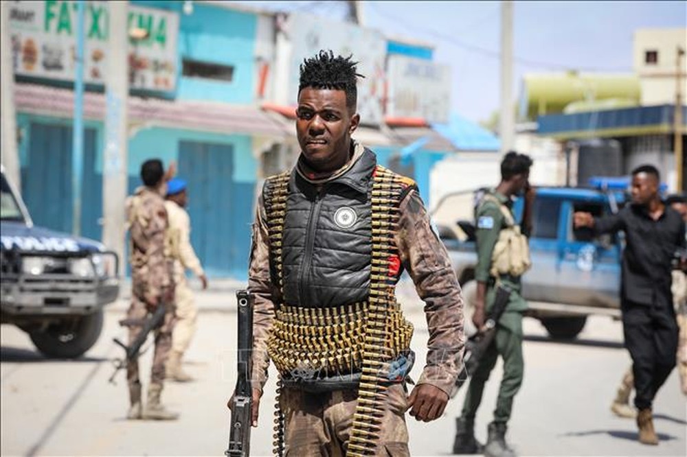 Tấn công nhằm vào tòa nhà chính phủ ở Somalia, ít nhất 5 dân thường thiệt mạng - Ảnh 1.