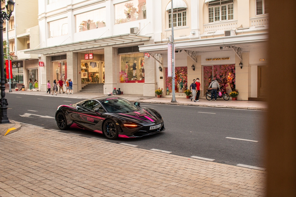 Porsche 918 Spyder và loạt siêu xe tại TP.HCM ra đường đón năm mới - Ảnh 9.