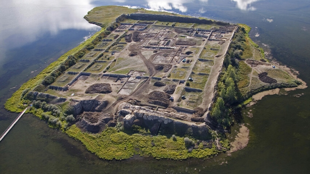 Por-Bazhyn - Pháo đài bí ẩn trên hòn đảo xa xôi ở Siberia - Ảnh 1.