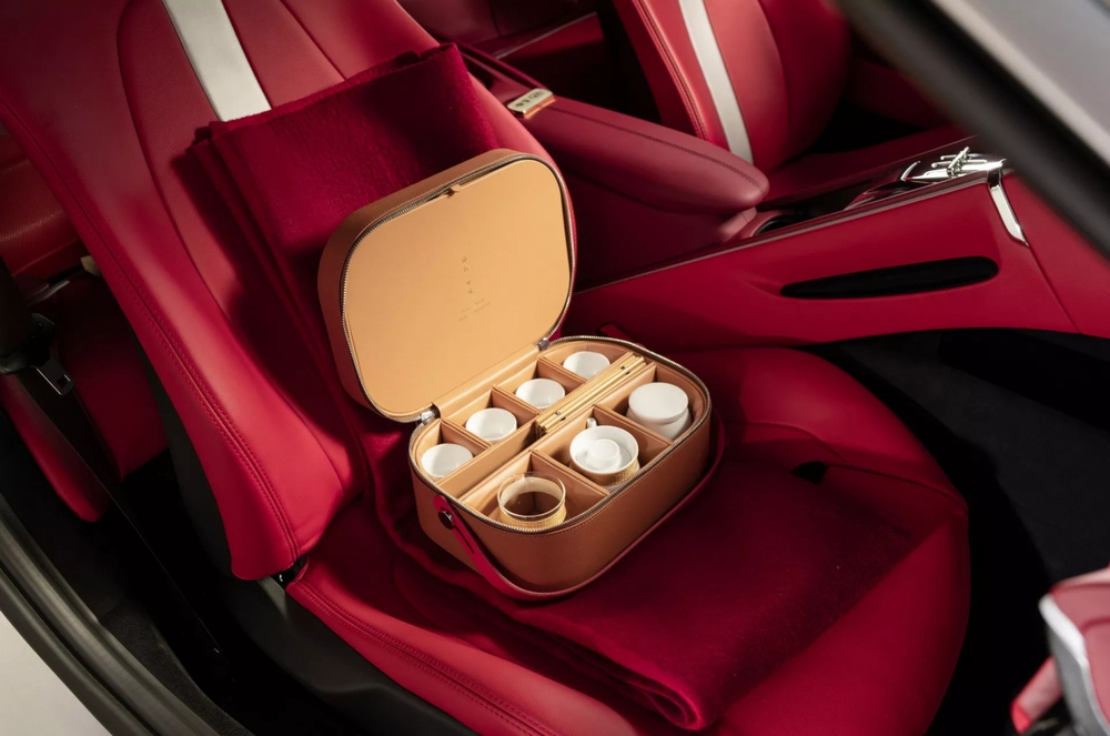 Ferrari giới thiệu phiên bản đặc biệt được tặng kèm ấm trà và hộp xì gà - Ảnh 5.