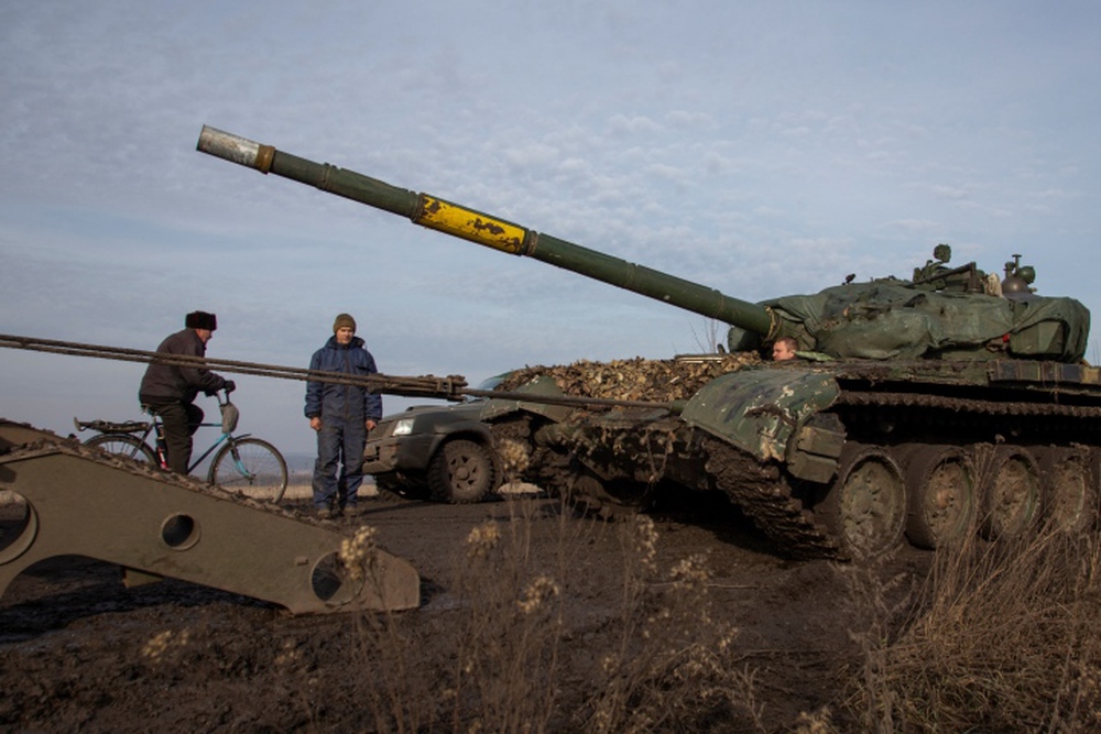 EU thông qua gói viện trợ vũ khí mới 500 triệu euro cho Ukraine - Ảnh 1.