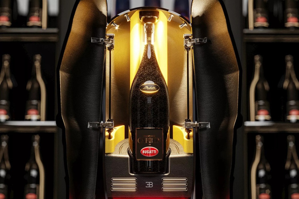 Hãng xe Bugatti lãi lớn với... két sắt, đồng hồ, bàn bi a - Ảnh 2.