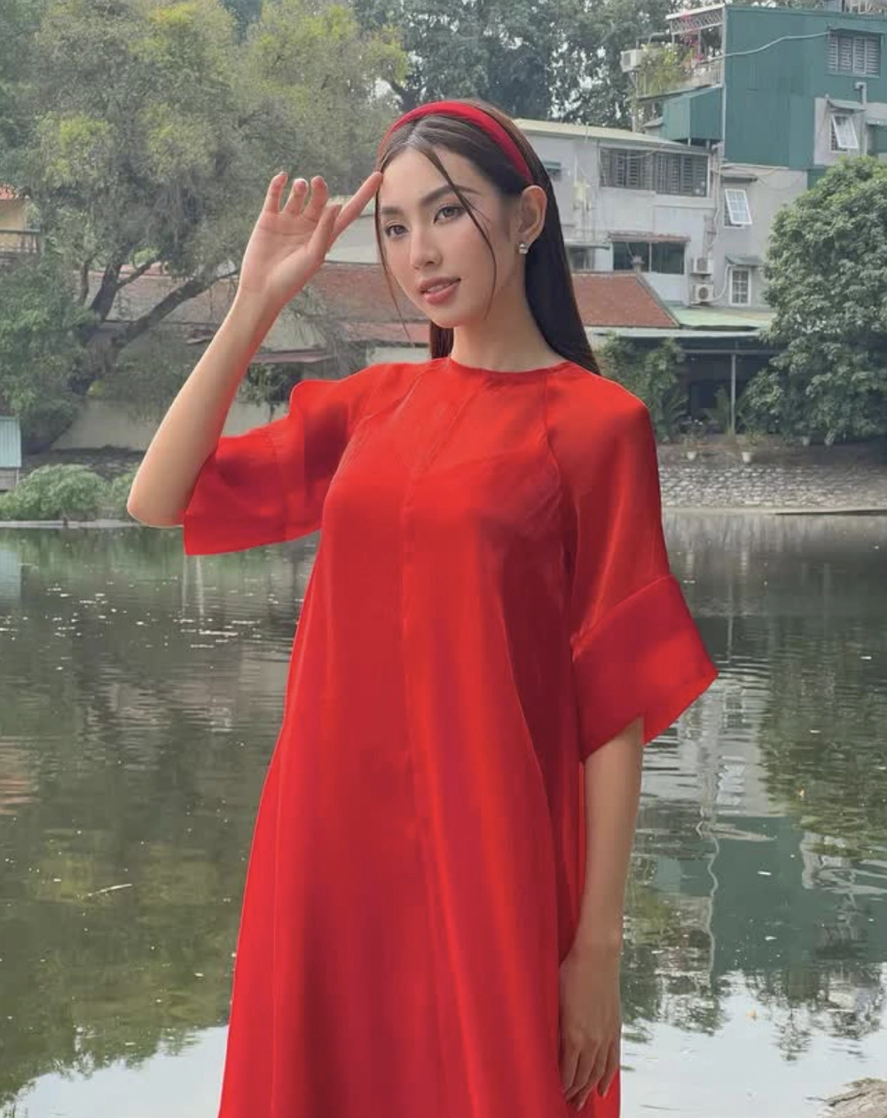 Mê mệt loạt áo dài Tết của Hoa hậu Thùy Tiên: Toàn đồ local brand quen mặt, thiết kế điệu đà cứ diện là xinh - Ảnh 5.