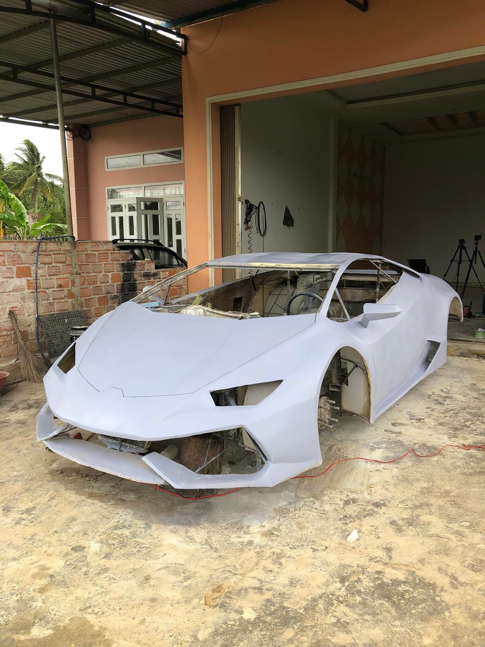 Đôi bạn Tây Nguyên tự chế Lamborghini Huracan khiến cộng đồng quốc tế trầm trồ: ‘Năm tới sẽ chuyển mình để độc lạ nhất Việt Nam’ - Ảnh 2.
