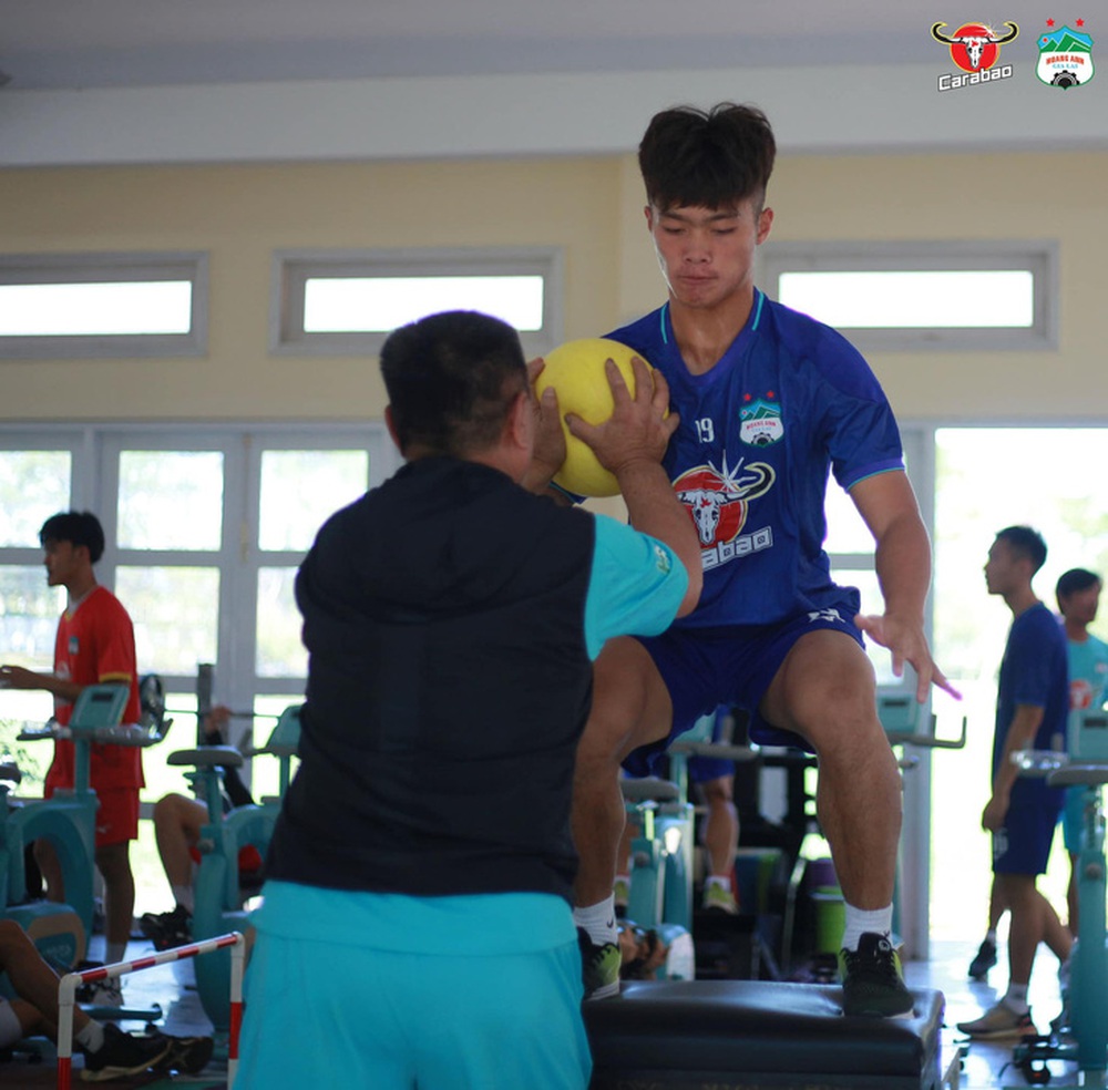 Hoàng Anh Gia Lai có thêm cầu thủ lên U20 Việt Nam - Ảnh 1.