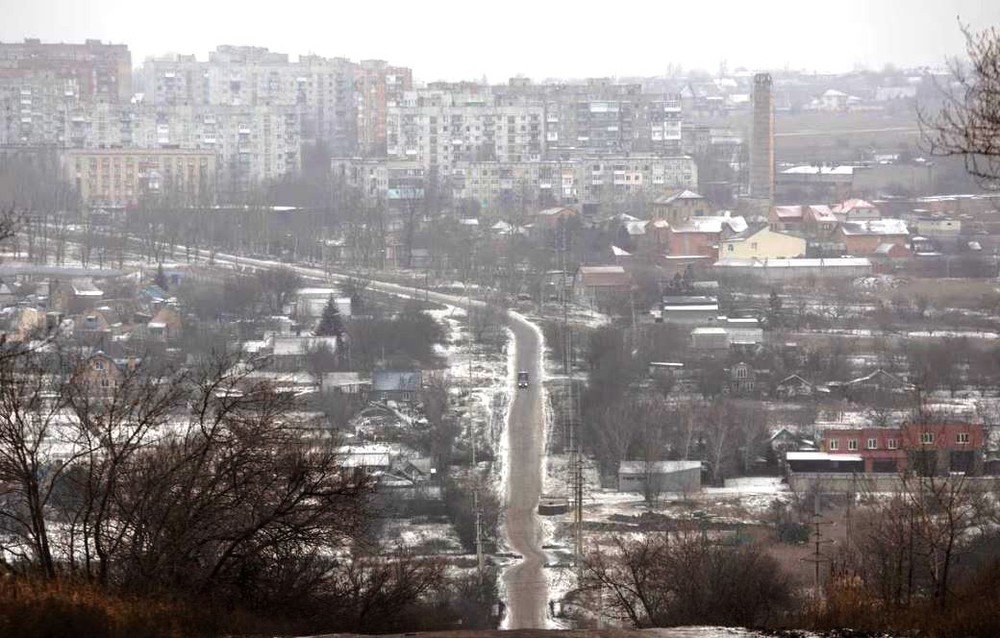 Các lực lượng Nga bao vây thành phố chiến lược Bakhmut - Ảnh 1.