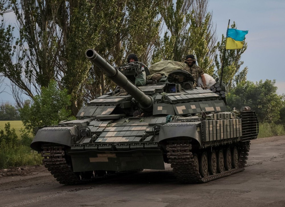Nguyên nhân cản trở hàng trăm xe tăng chủ lực của phương Tây sớm tham chiến ở Ukraine - Ảnh 1.