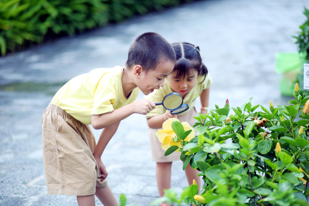 Cha mẹ thông minh nuôi dạy con rất khác: Họ làm 4 điều này để con lúc nào cũng vui vẻ, hạnh phúc phơi phới - Ảnh 1.