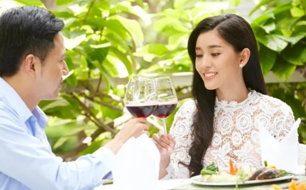 Đi xem mắt, nghe anh chàng hồ hởi khoe 'điểm mạnh' của mình mà tôi choáng
