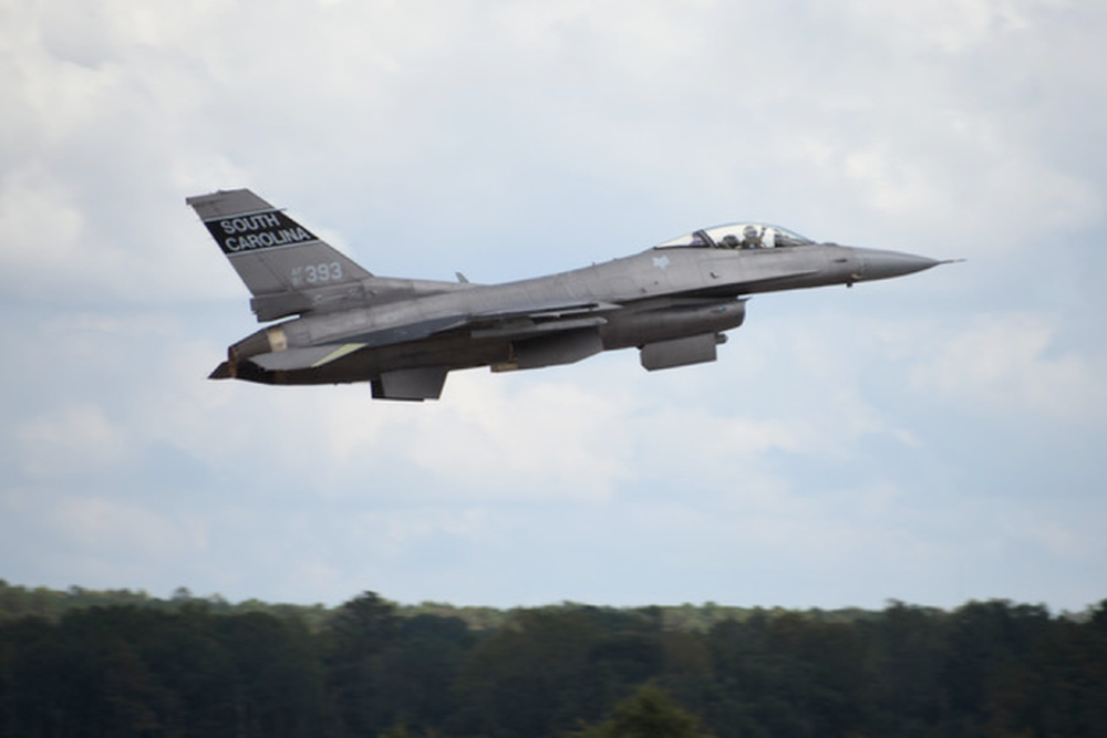 Lầu Năm Góc thúc đẩy tăng tốc gửi F-16 cho Ukraine - Ảnh 1.