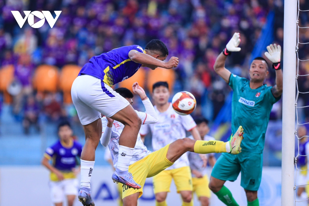 TRỰC TIẾP Hà Nội FC 1-0 Hải Phòng: Lucao đánh đầu mở tỷ số - Ảnh 1.