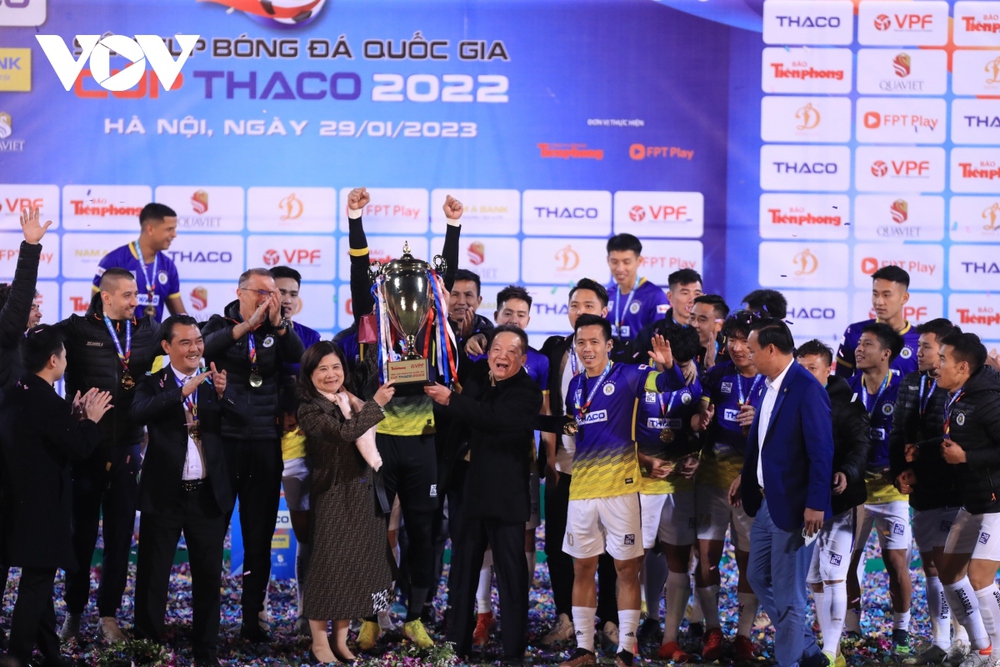 Dàn sao Hà Nội FC nhí nhảnh ăn mừng chức vô địch Siêu cúp Quốc gia 2022 - Ảnh 8.