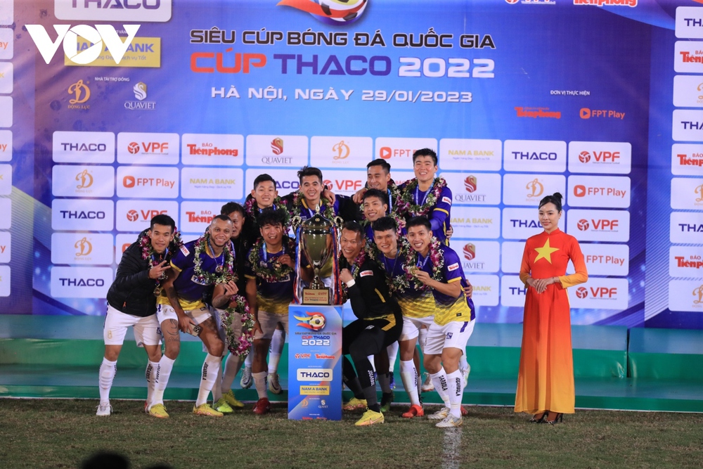 Dàn sao Hà Nội FC nhí nhảnh ăn mừng chức vô địch Siêu cúp Quốc gia 2022 - Ảnh 5.