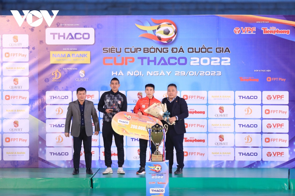 Dàn sao Hà Nội FC nhí nhảnh ăn mừng chức vô địch Siêu cúp Quốc gia 2022 - Ảnh 4.