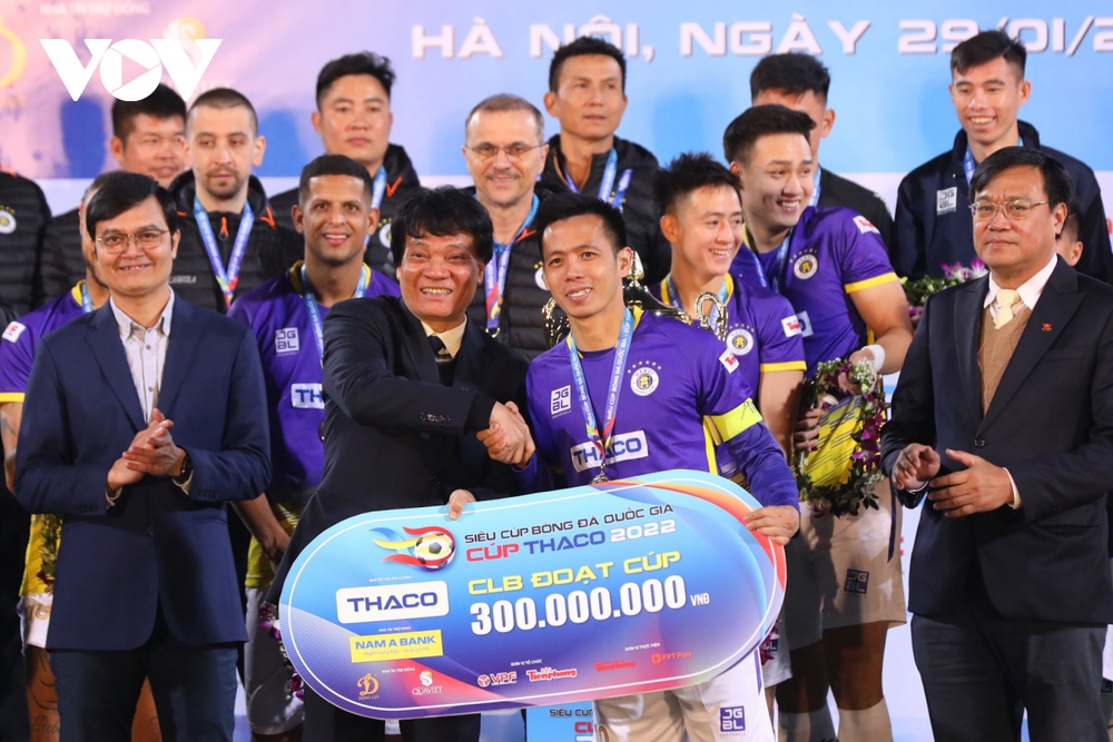 Dàn sao Hà Nội FC nhí nhảnh ăn mừng chức vô địch Siêu cúp Quốc gia 2022 - Ảnh 2.