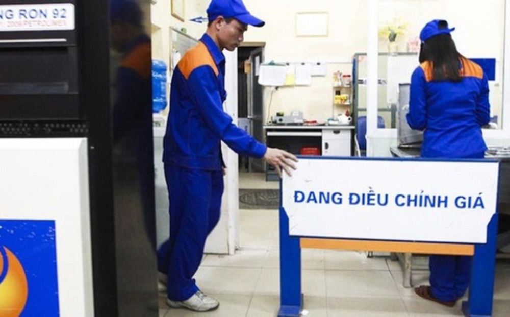 Giá xăng RON95 tăng hơn 300 đồng/lít, vượt 22.000 đồng