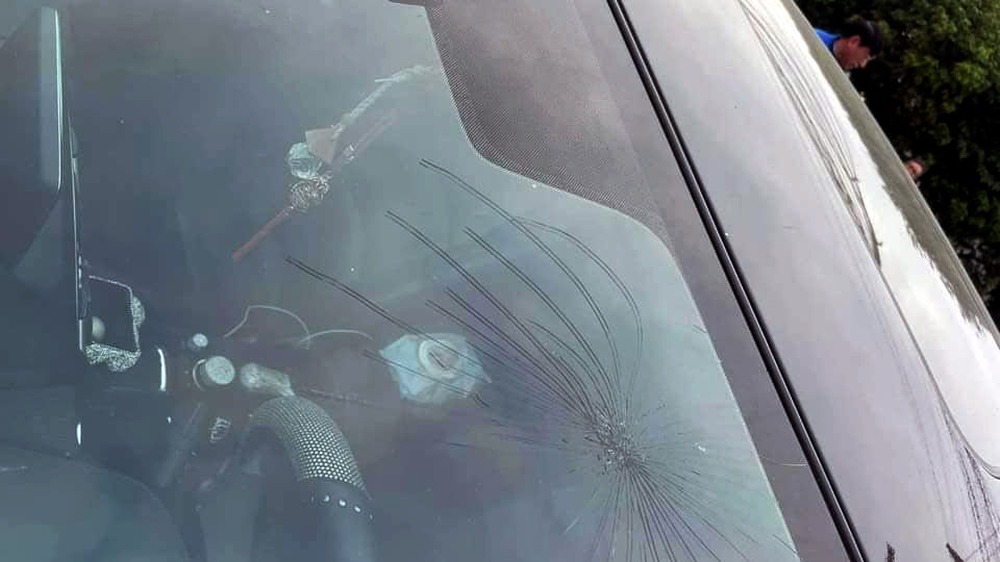 Đằng sau những bức ảnh TNGT: Nghi ma men nhập, tài xế Mazda3 đâm thẳng cổng nhà - Ảnh 4.