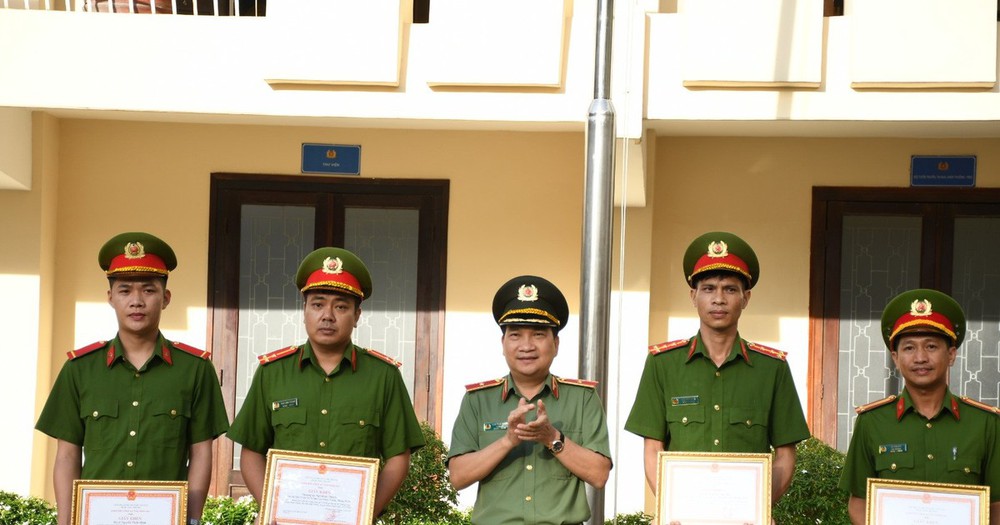 Đồng Nai: Khen thưởng lực lượng giải cứu bé gái rơi xuống hố cọc bê tông