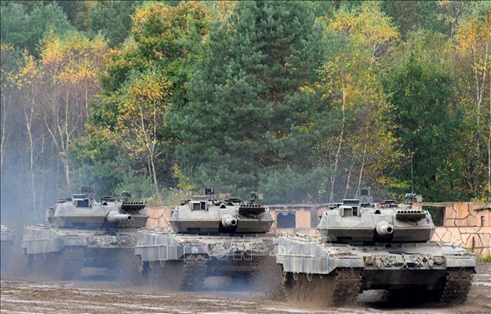 Những tuần đàm phán bí mật giữa Mỹ và châu Âu để viện trợ xe tăng cho Ukraine - Ảnh 1.