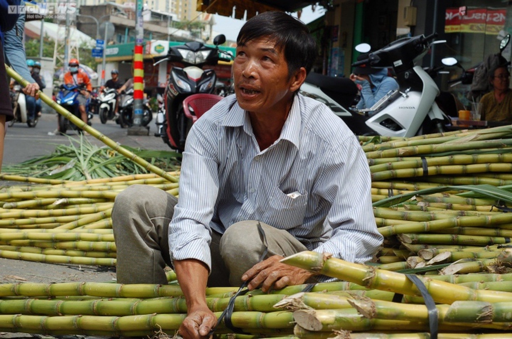 TP.HCM: Mía thân vàng đắt khách ngày cúng vía Ngọc Hoàng - Ảnh 6.